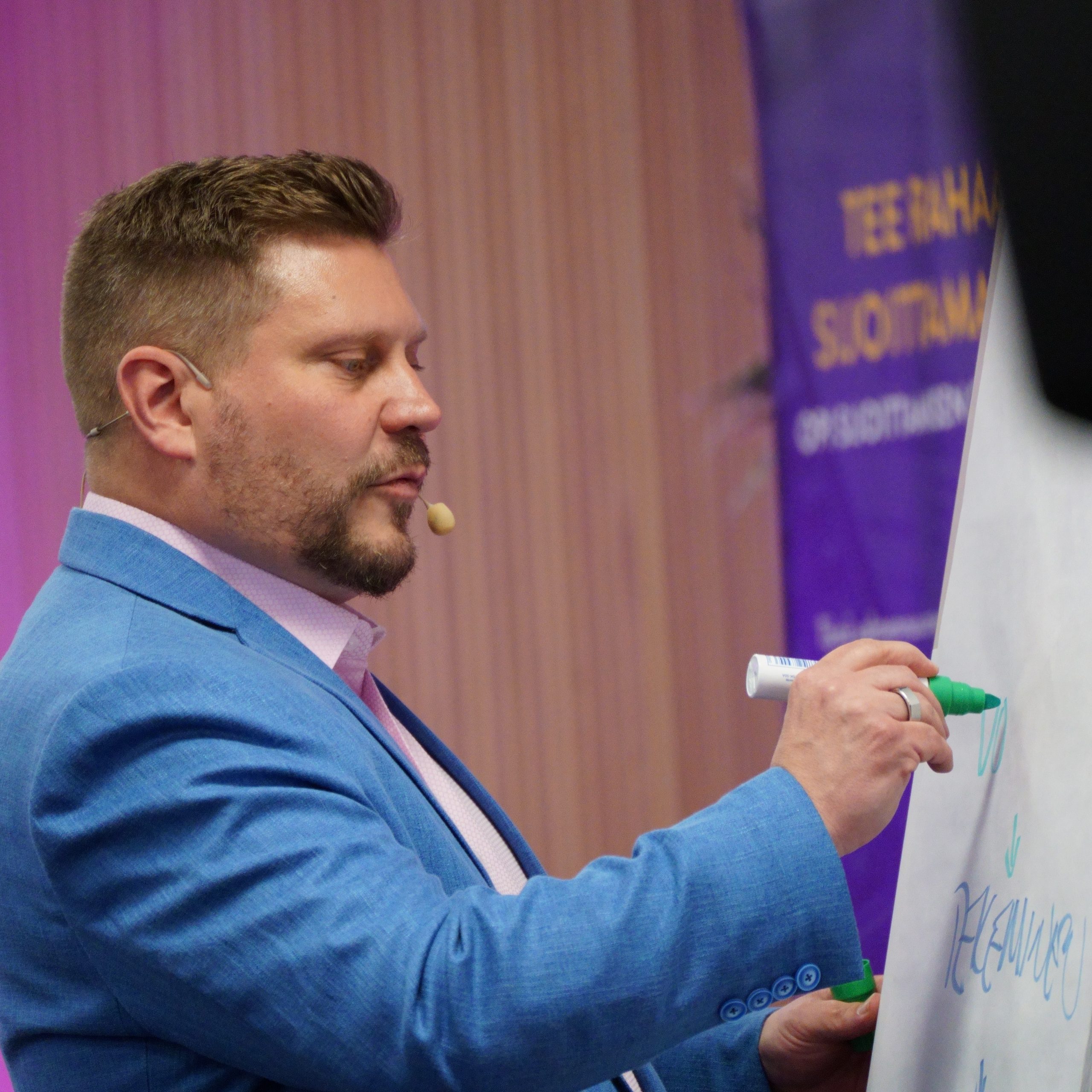 Kyselytutkimus paljastaa: 63 % työssäkäyvistä stressaa rahasta